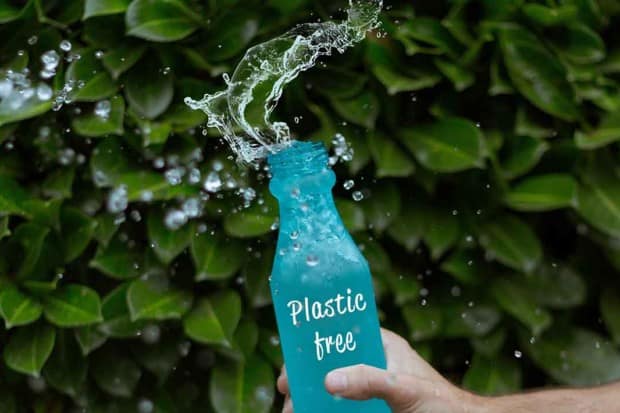 Stainless Steel vs. Plastic Water Bottles - How to Choose?