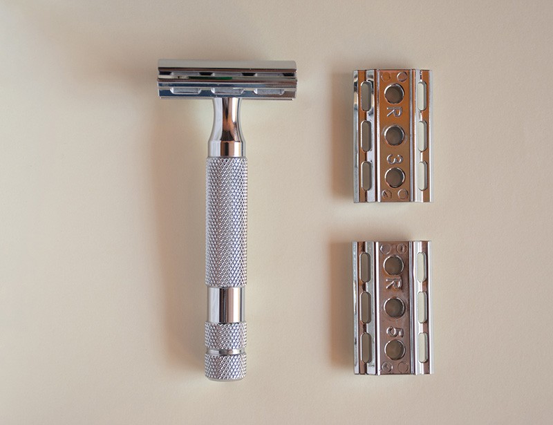 safety razor with two blades