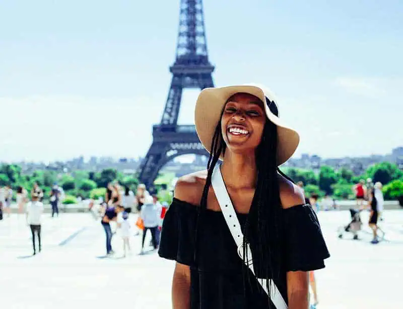 a traveler infront of the Eiffel tower