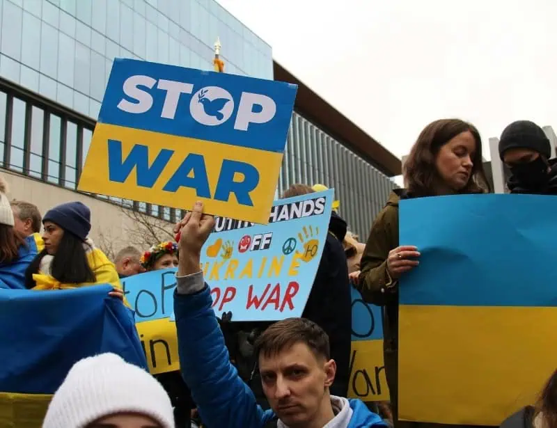 peaceful-protest-signage-stop-war
